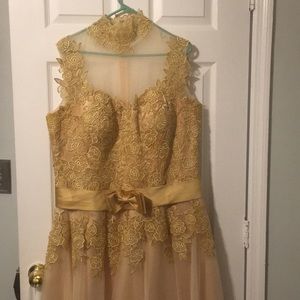 High neck sleeveless lace prom dress